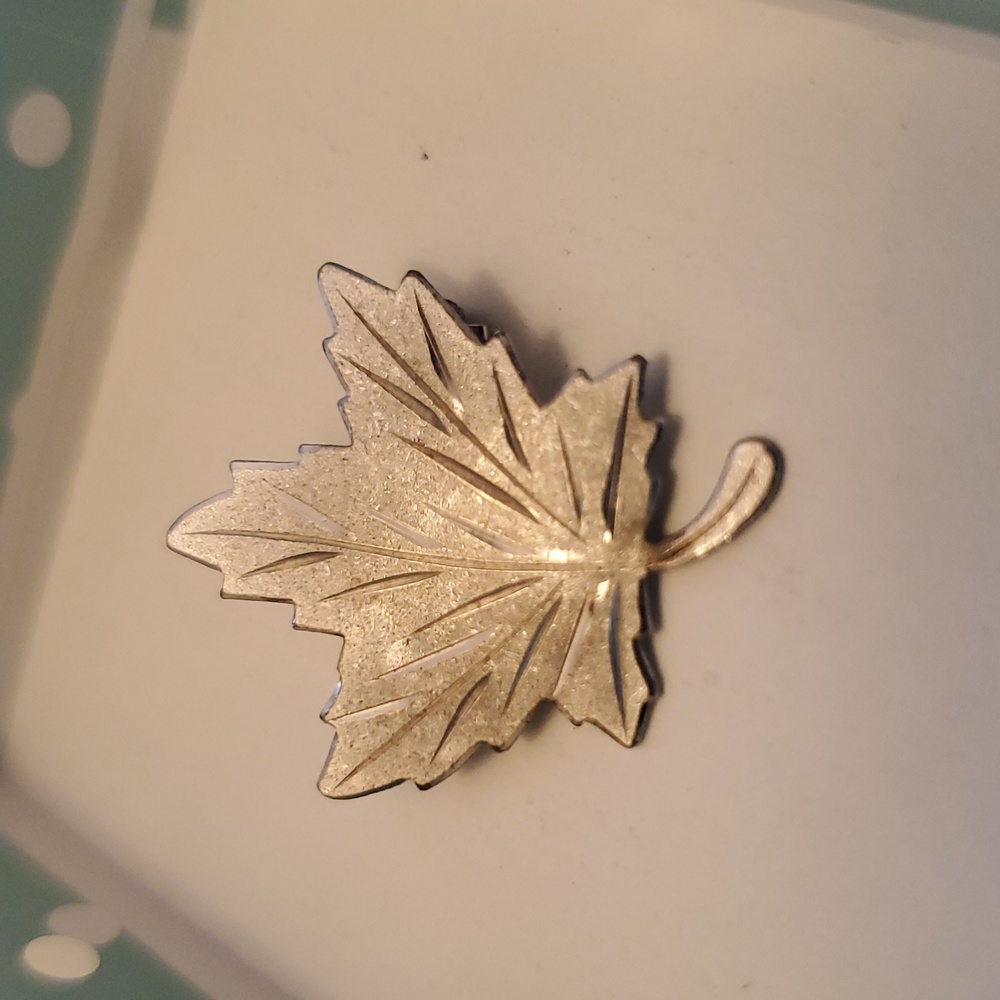 Vintage NEMO STERLING SILVER Frosted & Etched Maple Leaf Pin Fall Autumn BROOCH